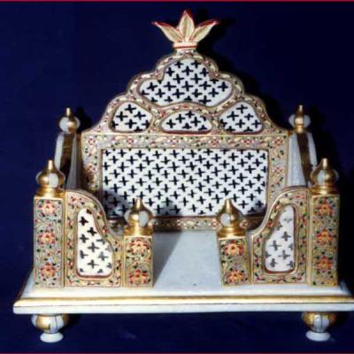Small-temple-for-Ladoo-Gopa